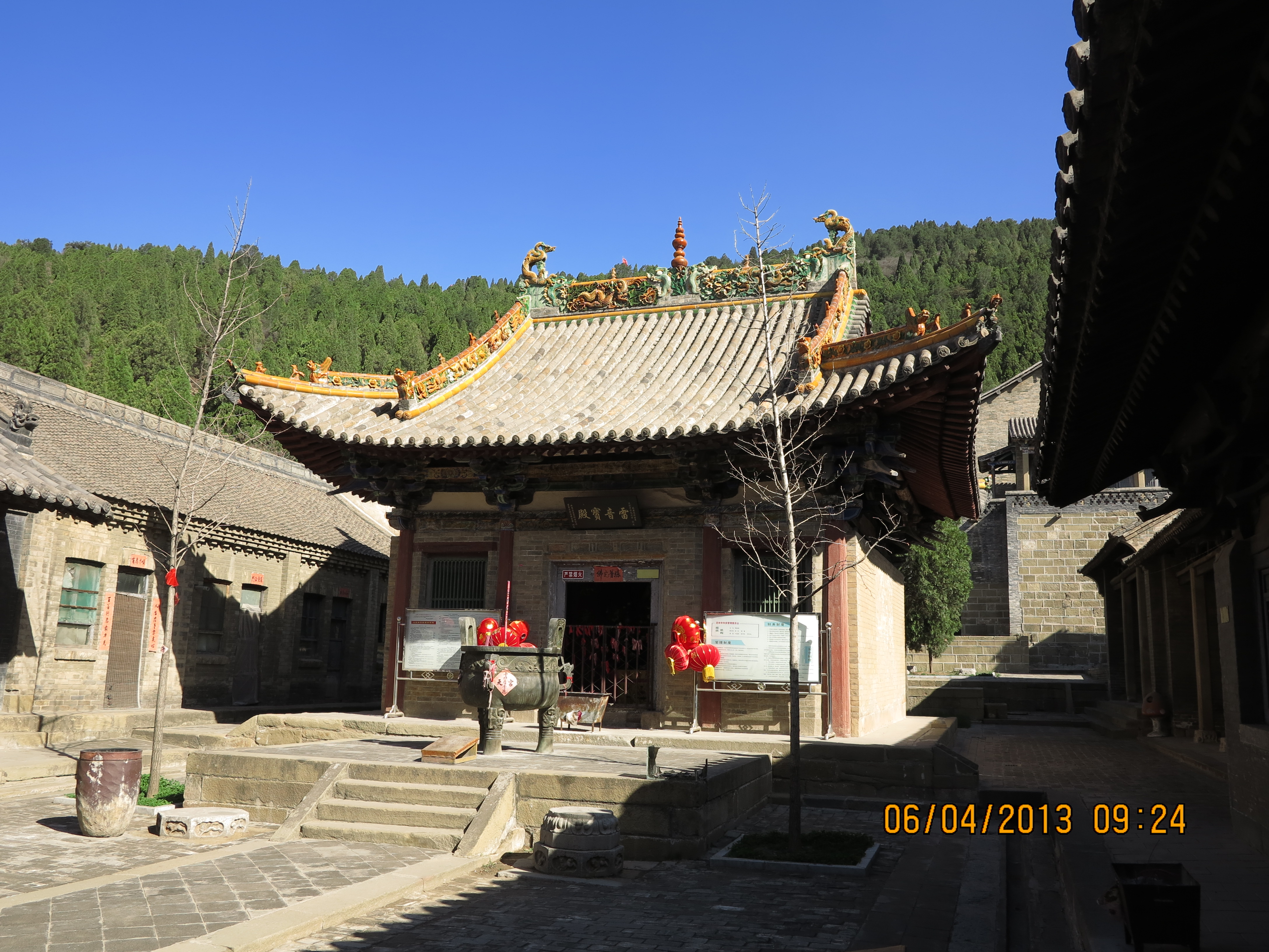 高平七佛山：山顶七佛寺与南麓定林寺